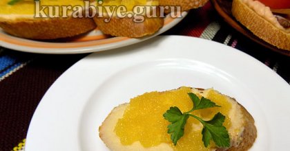 Бутерброды с креветочным маслом и икрой мойвы